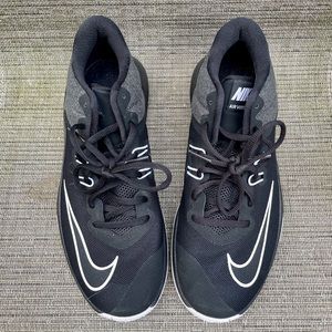 Nike basketball air versatile 2 9.5 women’s black